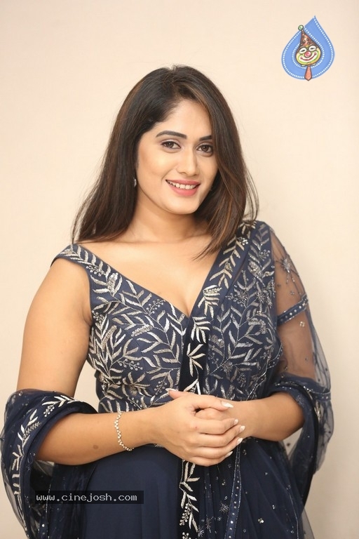 Sowmya Venugopal Pics - 11 / 13 photos