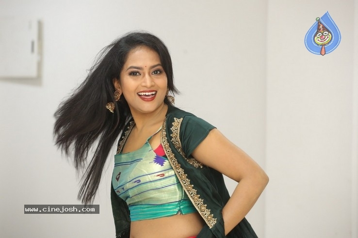 Sravani Kondapalli Stills - 6 / 24 photos