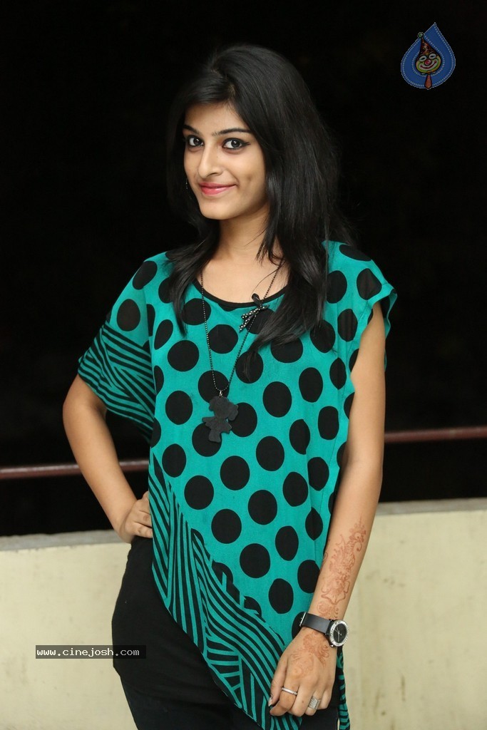 Sravani New Stills - 10 / 86 photos