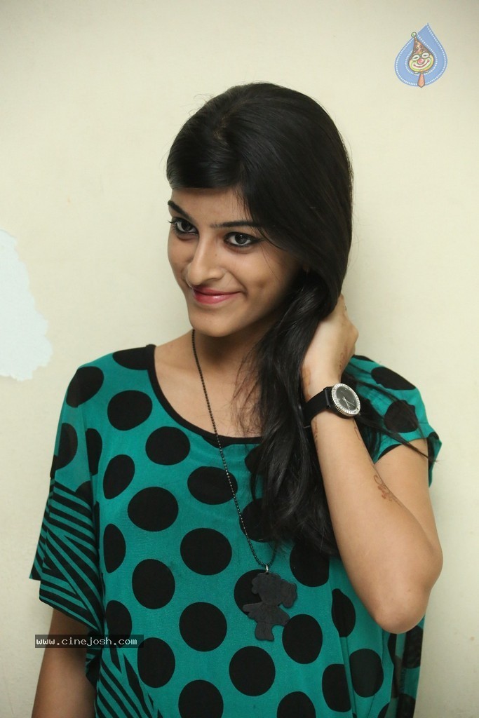 Sravani New Stills - 33 / 86 photos