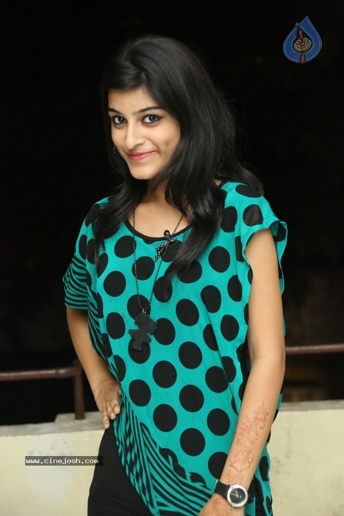 Sravani New Stills - 40 / 86 photos