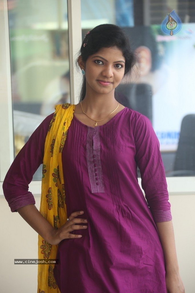 Sravani New Stills - 13 / 90 photos