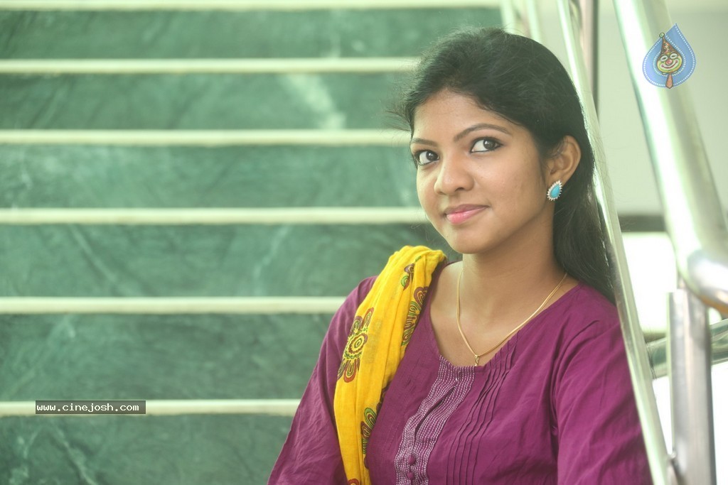 Sravani New Stills - 26 / 90 photos