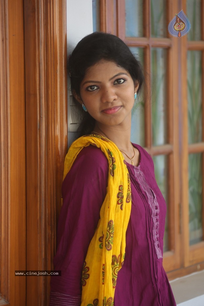 Sravani New Stills - 32 / 90 photos