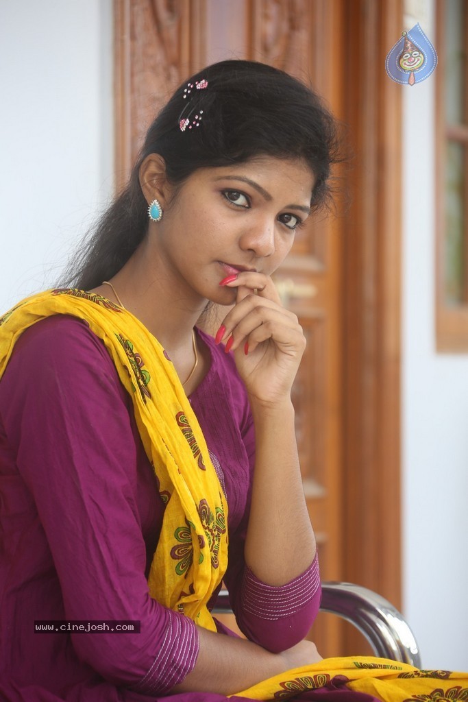 Sravani New Stills - 35 / 90 photos