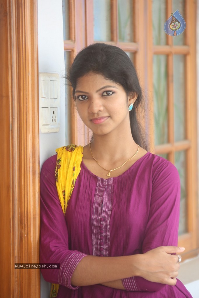 Sravani New Stills - 76 / 90 photos