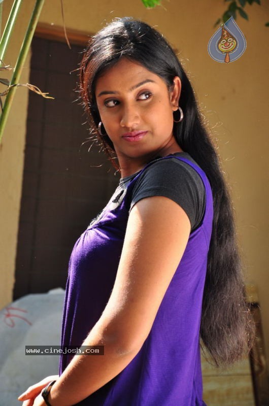 Sravani Stills - 31 / 69 photos