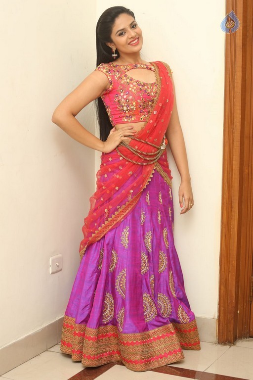 Sreemukhi Gallery - 30 / 42 photos