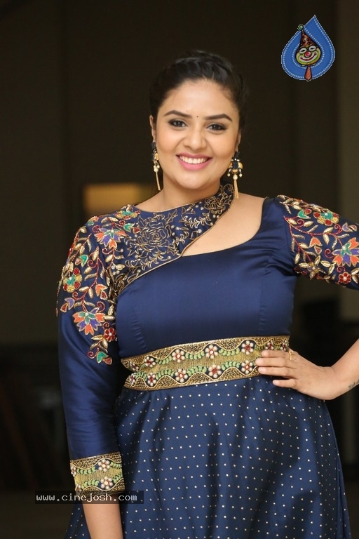 Sreemukhi Gallery - 11 / 21 photos