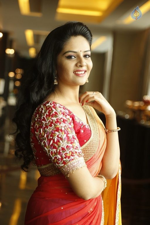 Sreemukhi Latest Images - 34 / 42 photos