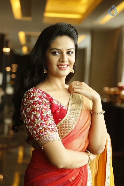 Sreemukhi Latest Images - 39 / 42 photos