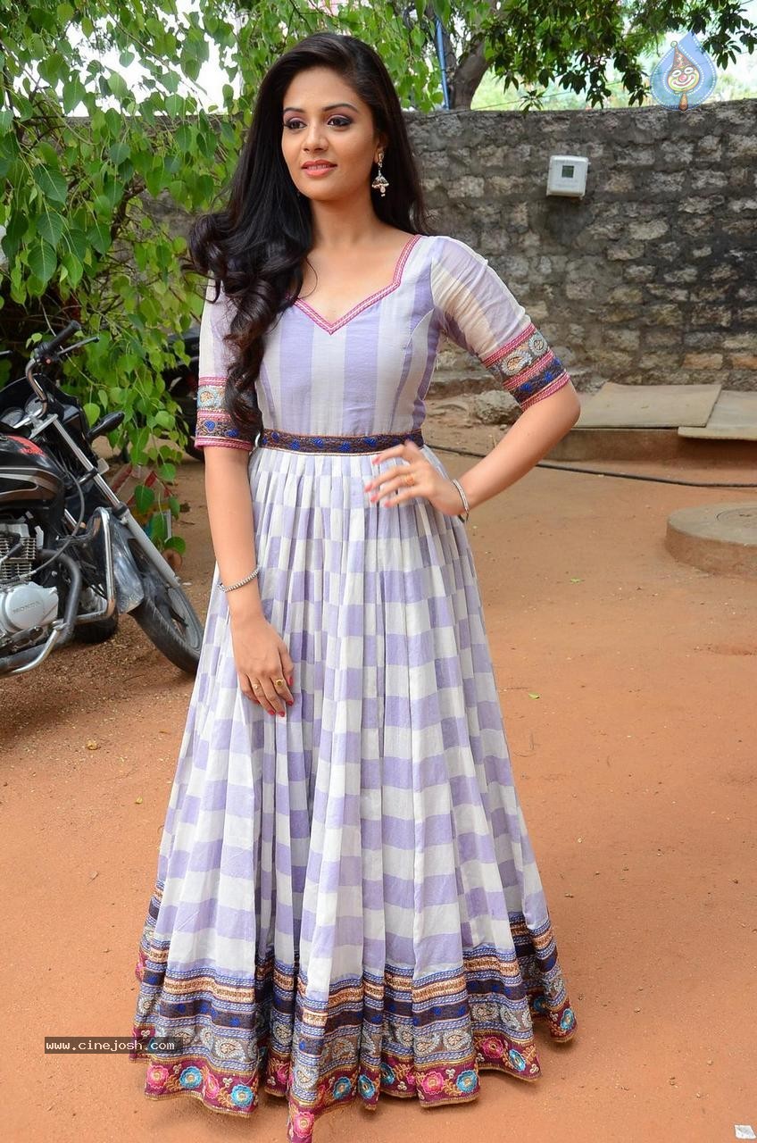 Sreemukhi Latest Photos - 22 / 43 photos