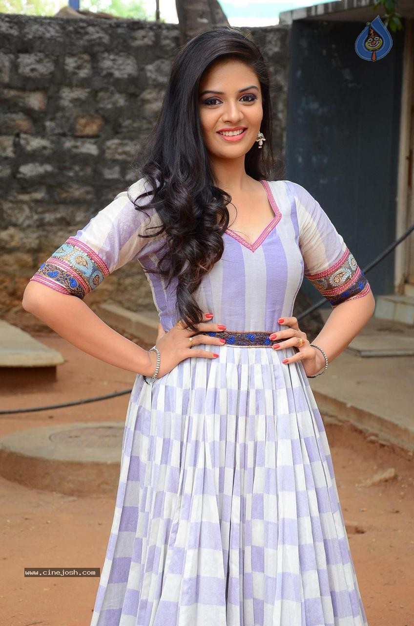 Sreemukhi Latest Photos - 25 / 43 photos