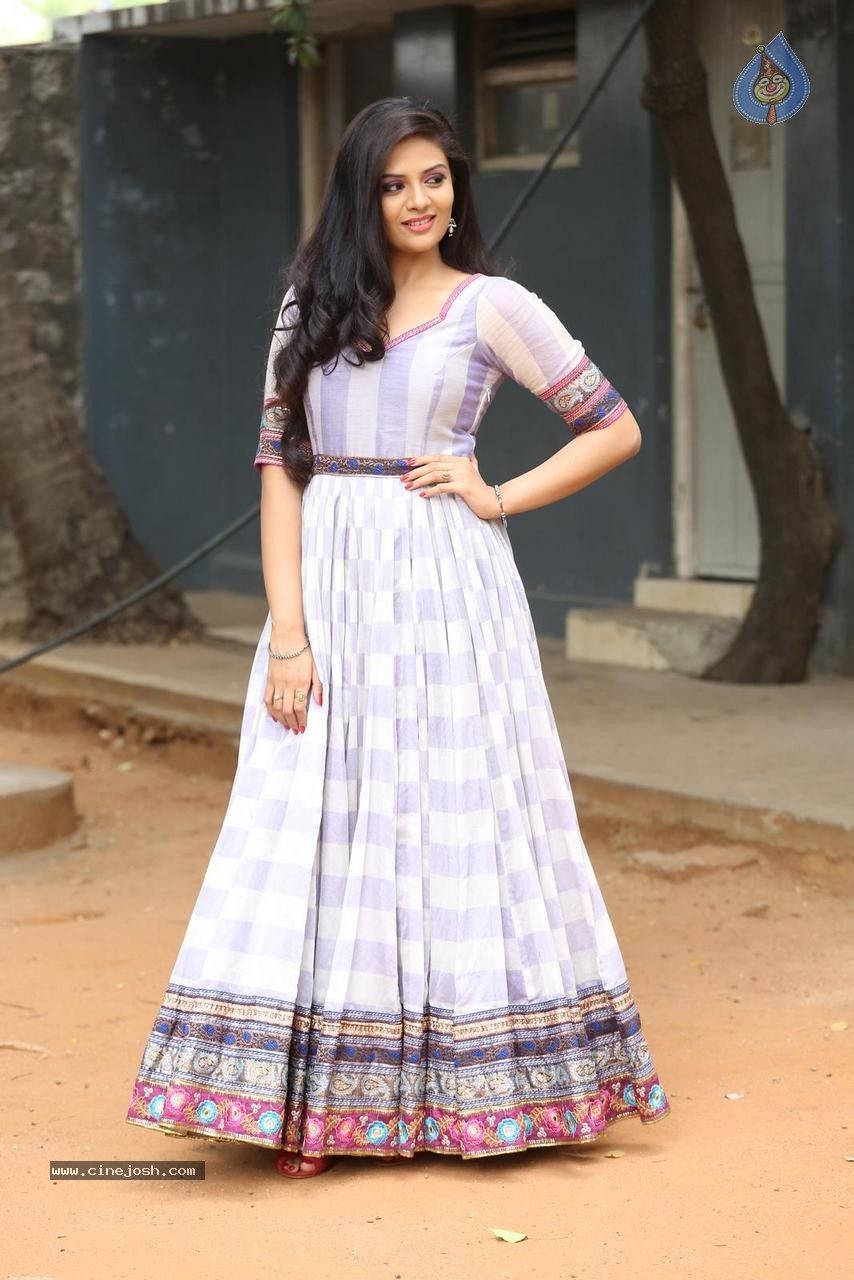 Sreemukhi Latest Photos - 28 / 43 photos