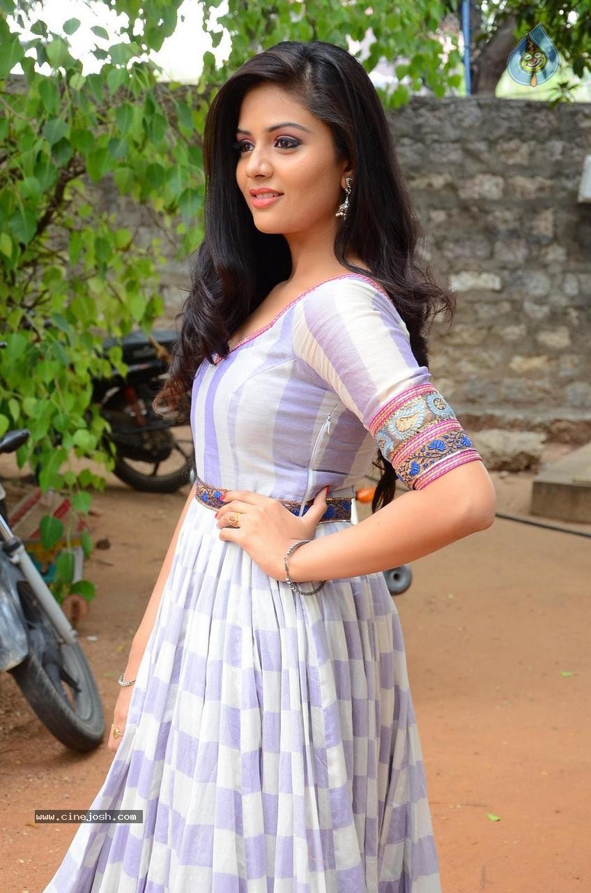 Sreemukhi Latest Photos - 29 / 43 photos