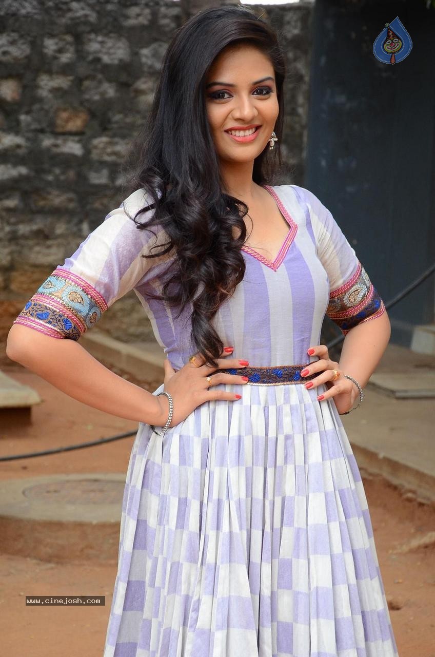 Sreemukhi Latest Photos - 35 / 43 photos