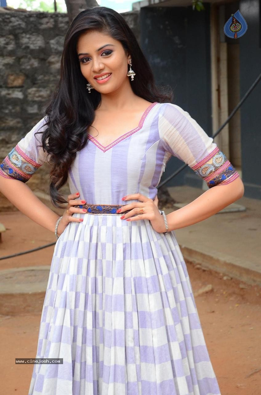 Sreemukhi Latest Photos - 37 / 43 photos