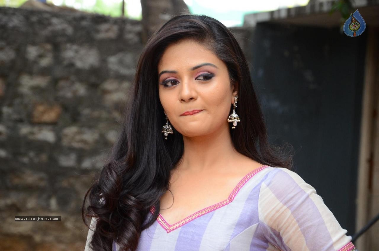 Sreemukhi Latest Photos - 42 / 43 photos