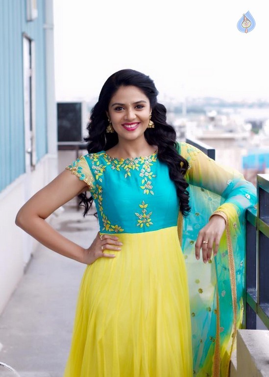 Sreemukhi Latest Photos - 14 / 19 photos