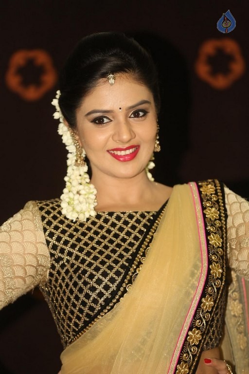 Sreemukhi Latest Photos - 26 / 40 photos