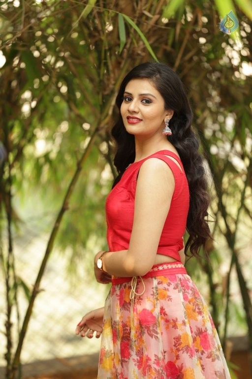 Sreemukhi Latest Pics - 5 / 50 photos