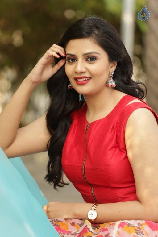 Sreemukhi Latest Pics - 23 / 50 photos