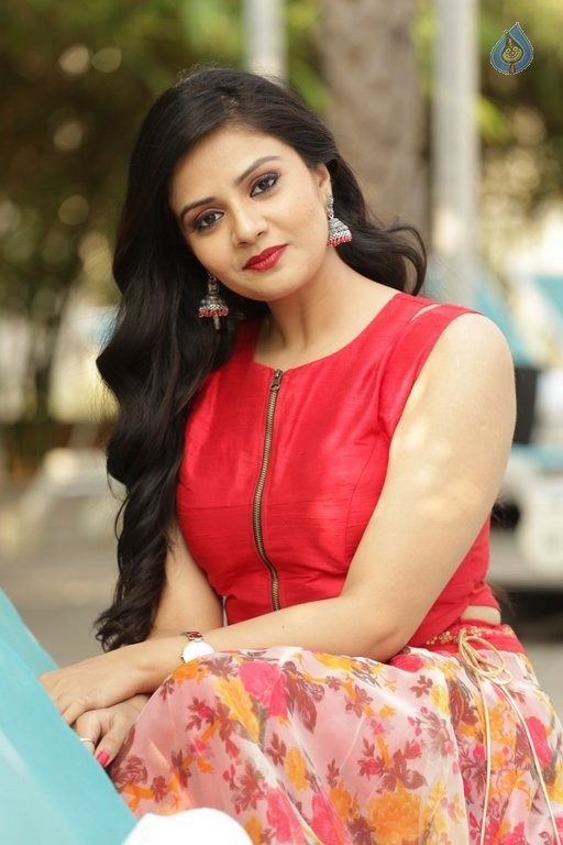 Sreemukhi Latest Pics - 45 / 50 photos