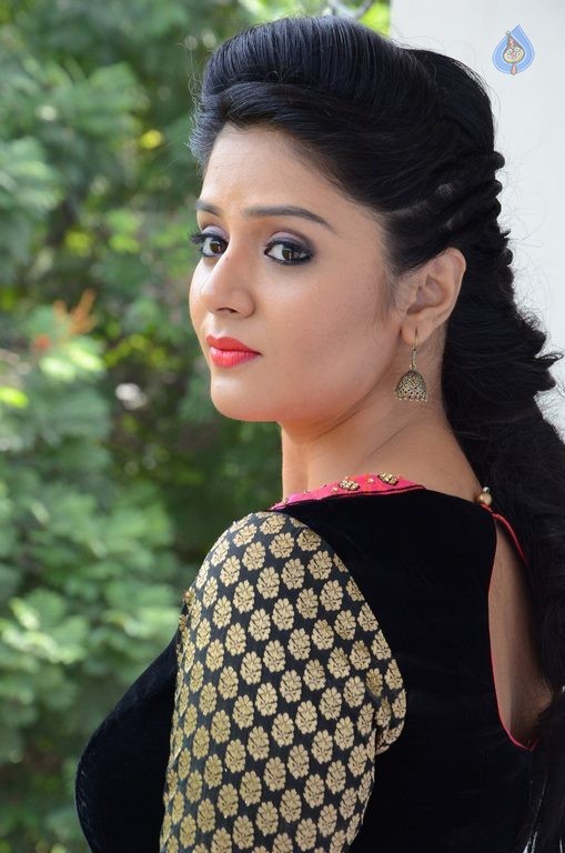 Sreemukhi Latest Pics - 4 / 60 photos