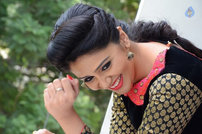 Sreemukhi Latest Pics - 6 / 60 photos