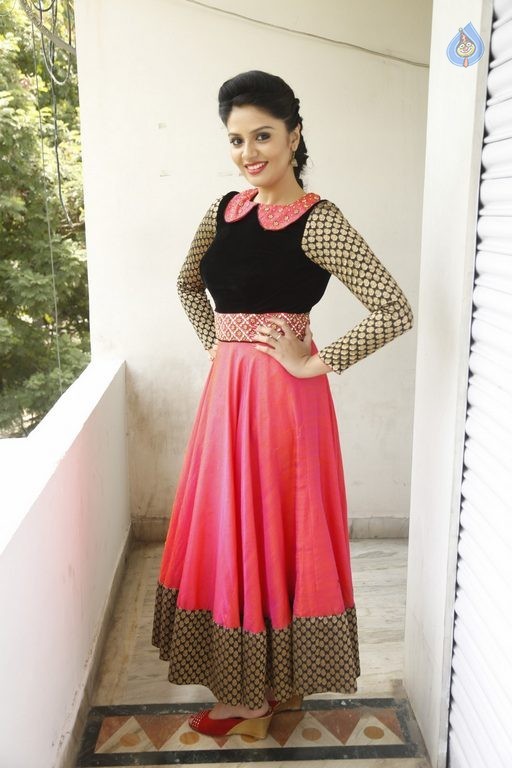 Sreemukhi Latest Pics - 13 / 60 photos