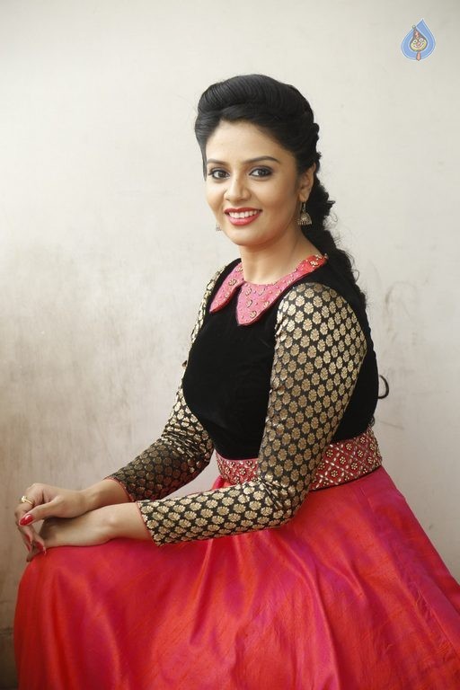 Sreemukhi Latest Pics - 14 / 60 photos