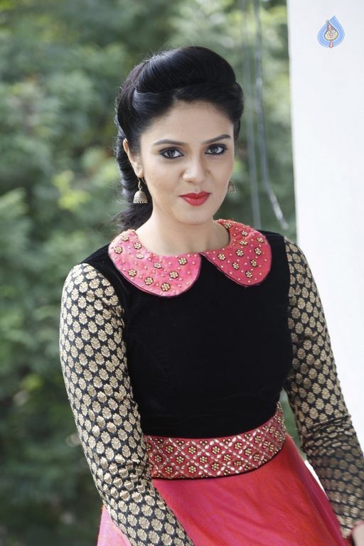 Sreemukhi Latest Pics - 15 / 60 photos