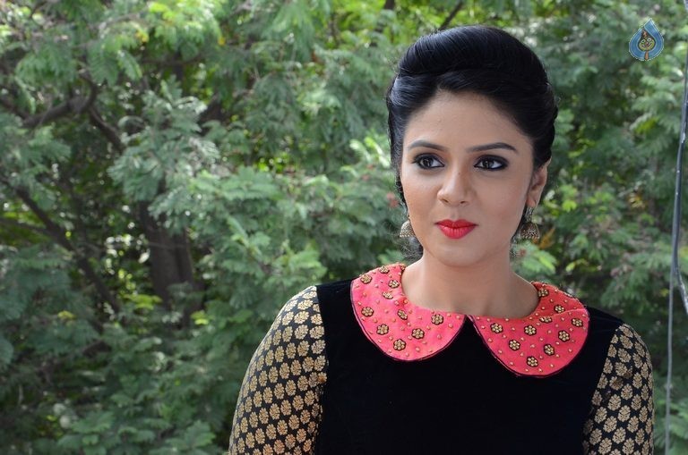 Sreemukhi Latest Pics - 24 / 60 photos