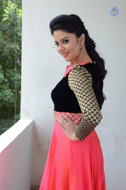 Sreemukhi Latest Pics - 39 / 60 photos