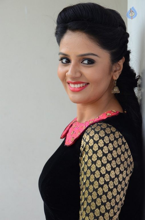 Sreemukhi Latest Pics - 47 / 60 photos