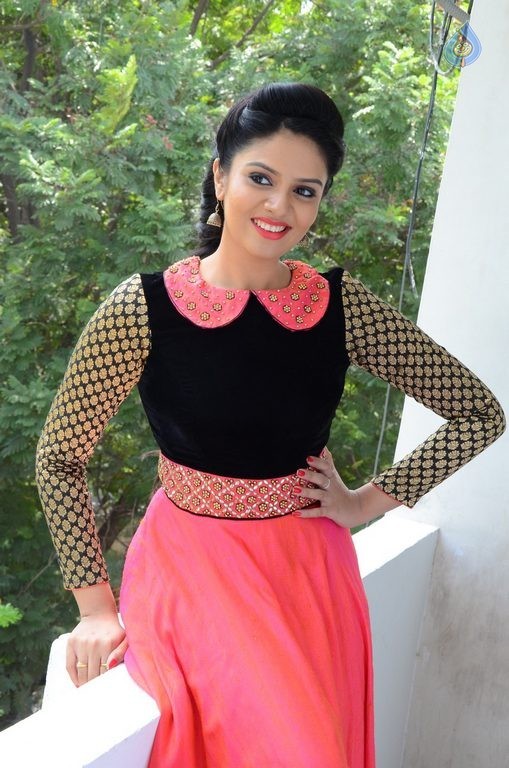 Sreemukhi Latest Pics - 56 / 60 photos