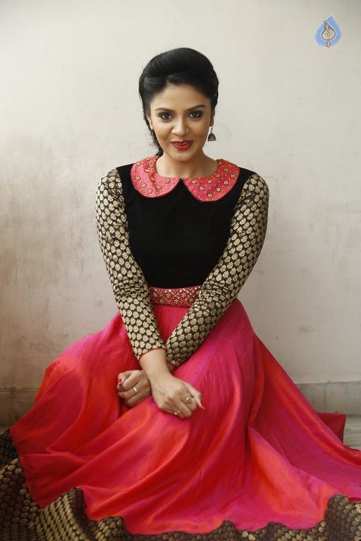 Sreemukhi Latest Pics - 58 / 60 photos