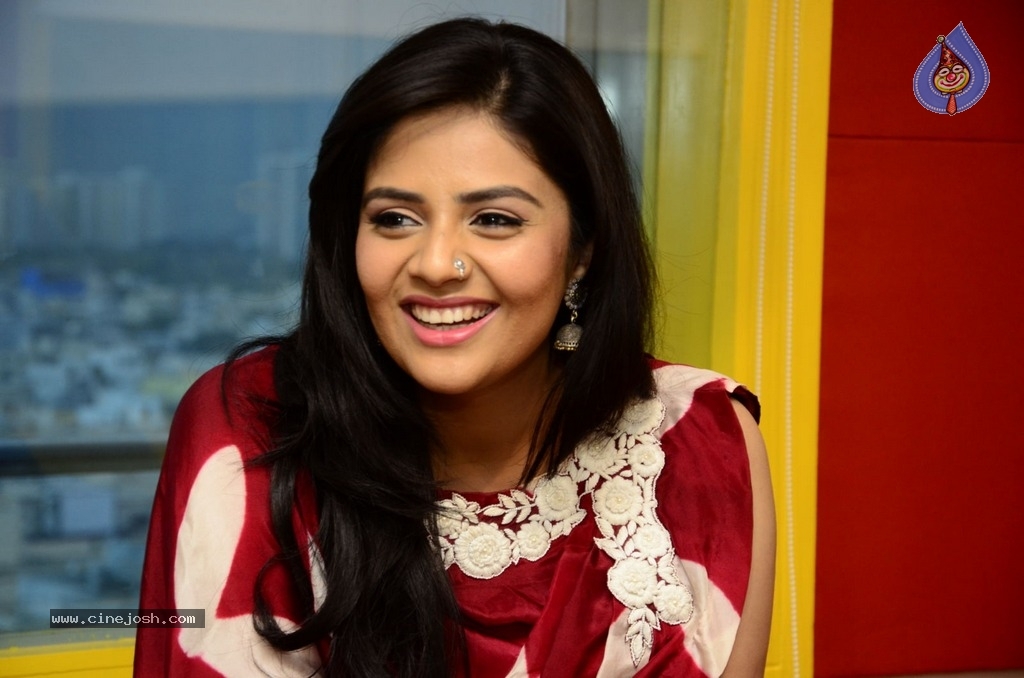 Sreemukhi Latest Stills - 5 / 15 photos