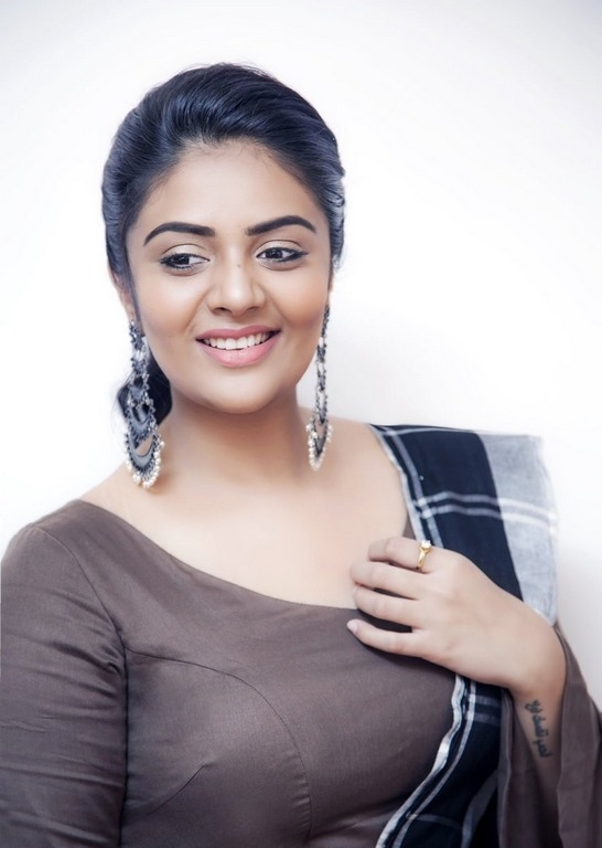 Sreemukhi Latest Stills - 2 / 4 photos