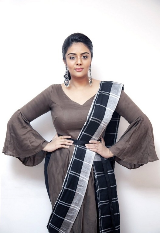 Sreemukhi Latest Stills - 4 / 4 photos