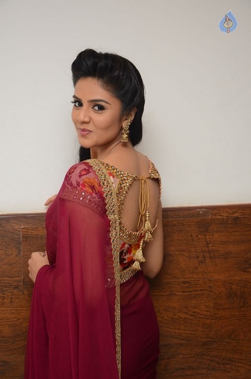 Sreemukhi New Gallery - 16 / 34 photos