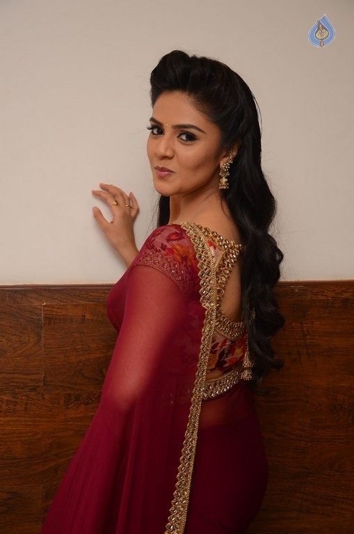 Sreemukhi New Gallery - 19 / 34 photos