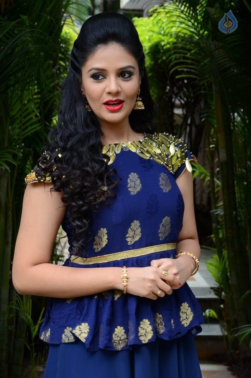 Sreemukhi New Photos - 14 / 61 photos