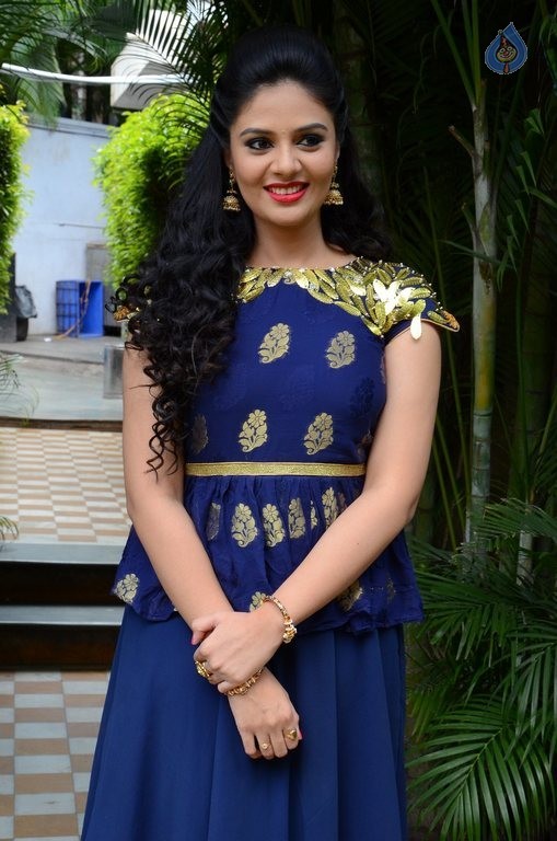 Sreemukhi New Photos - 15 / 61 photos