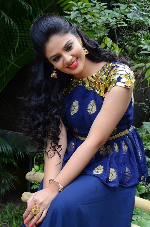 Sreemukhi New Photos - 17 / 61 photos