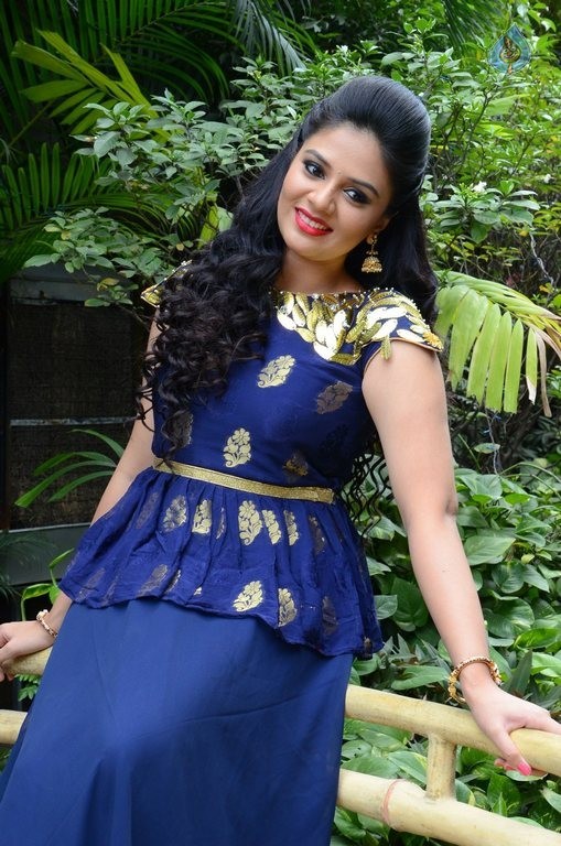 Sreemukhi New Photos - 21 / 61 photos