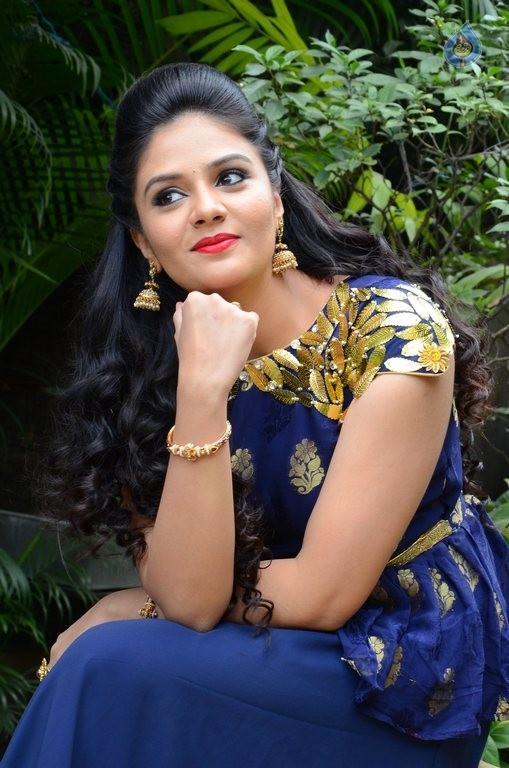 Sreemukhi New Photos - 25 / 61 photos