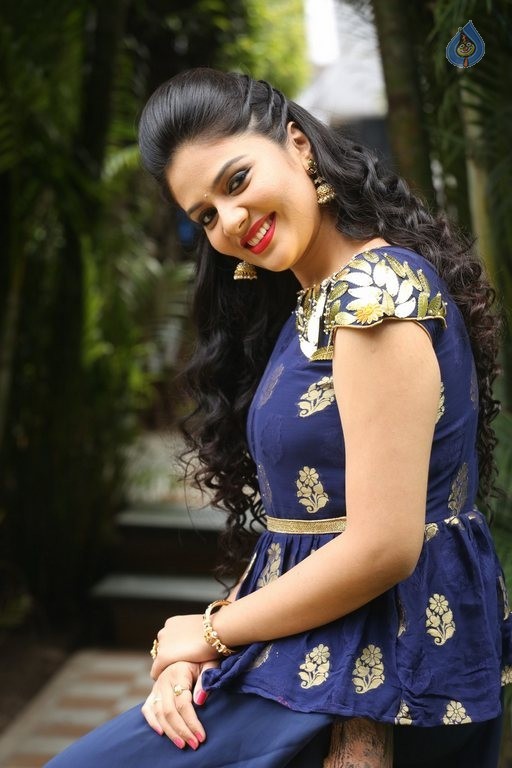 Sreemukhi New Photos - 28 / 61 photos