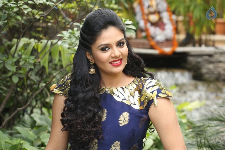 Sreemukhi New Photos - 34 / 61 photos