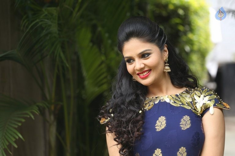 Sreemukhi New Photos - 36 / 61 photos